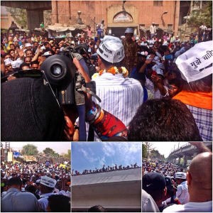 Kejriwal leads roadshow in New Delhi